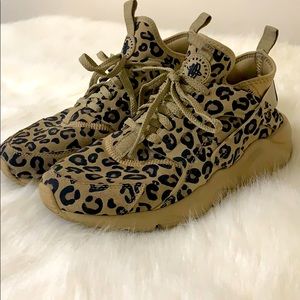 Nike Air Tennis Shoes